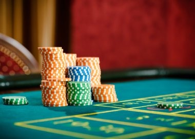 Live dealing and results Real-time card dealing and result announcement on kilau baccarat table